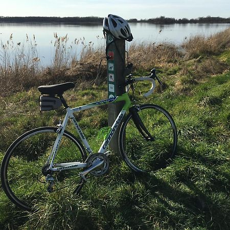 Roue D'Escampette Gite D'Etape Et De Sejour Champagnat  エクステリア 写真