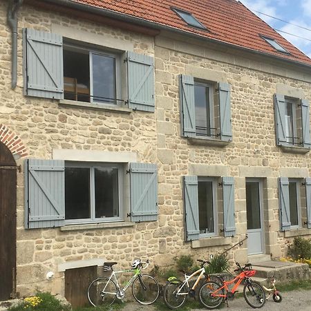 Roue D'Escampette Gite D'Etape Et De Sejour Champagnat  エクステリア 写真